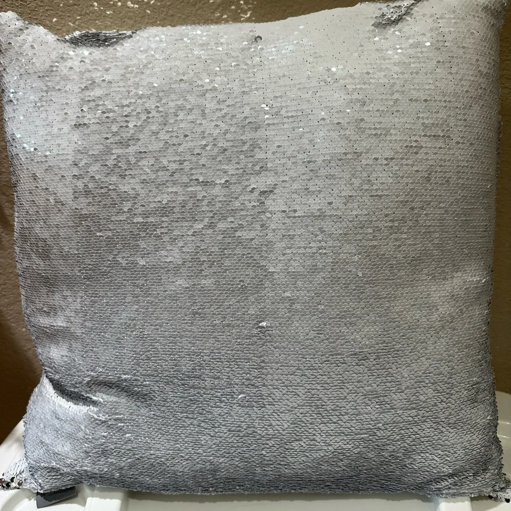 NWOT Aviva Stanoff Square Silver/white Sequin & Satin Down Pillow w/zipper.